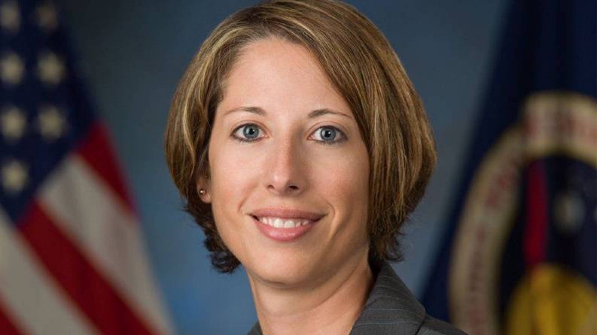 من هي نجود الفاهوم التي كلفت بقيادة مشروع هبوط أول امرأة على سطح القمر