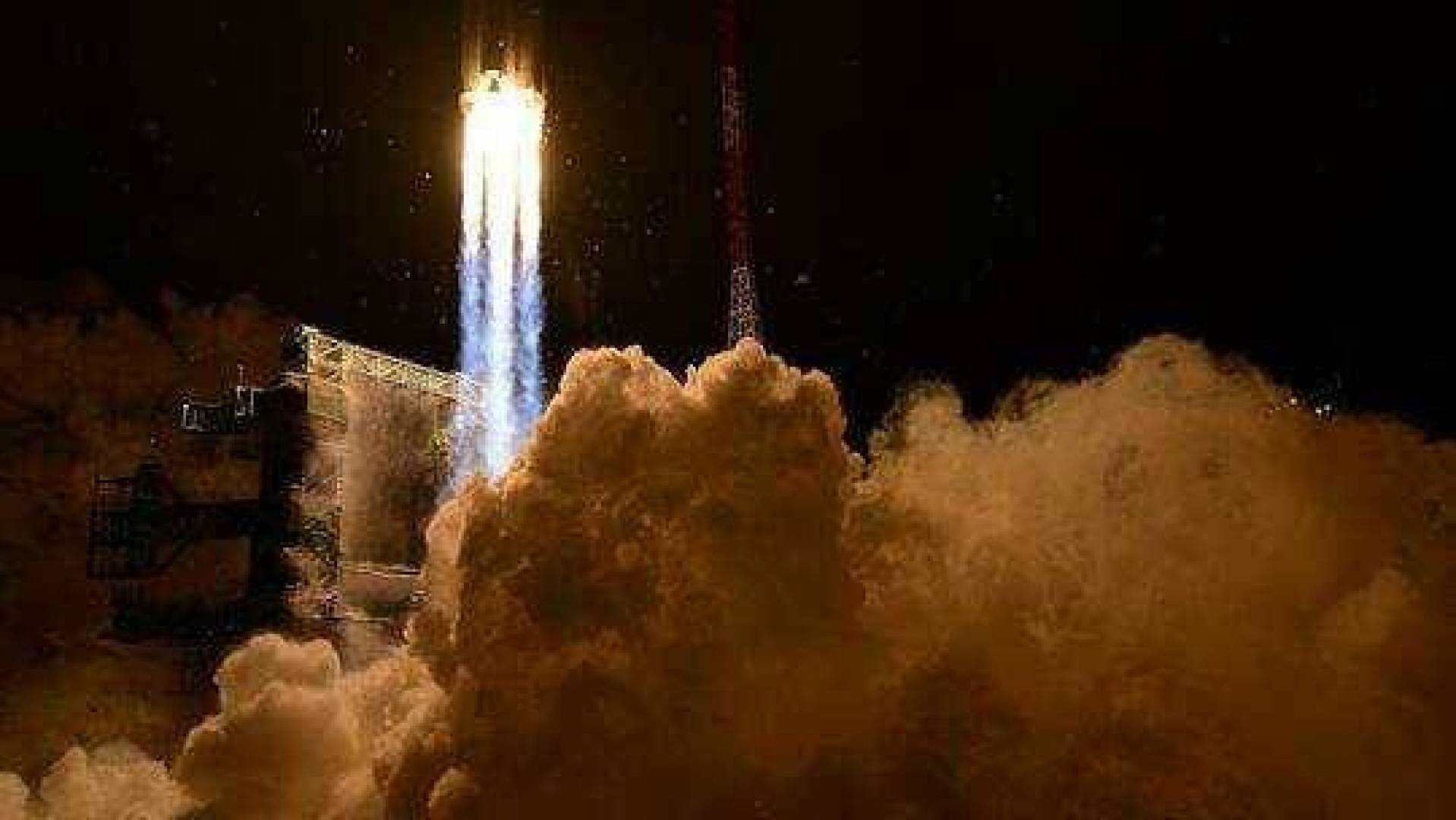 صاروخ أنغارا الفضائي الروسي يضع قمرا صناعيا عسكريا في مداره
