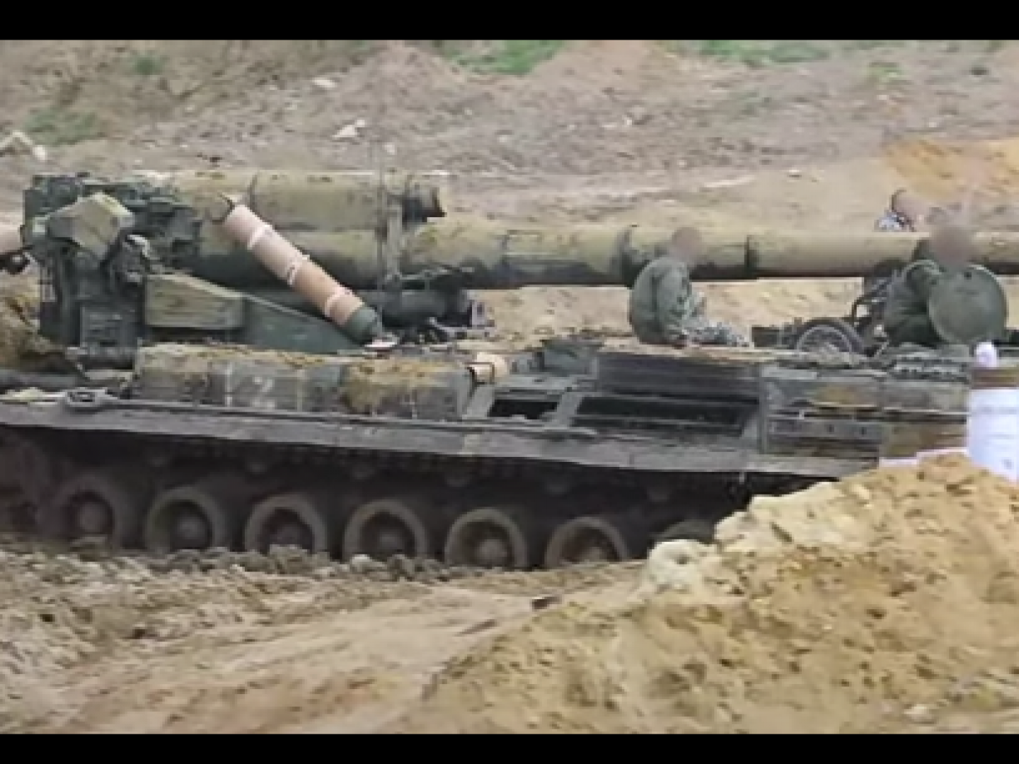 بالفيديو الجيش الروسي يتسلم مدافع 