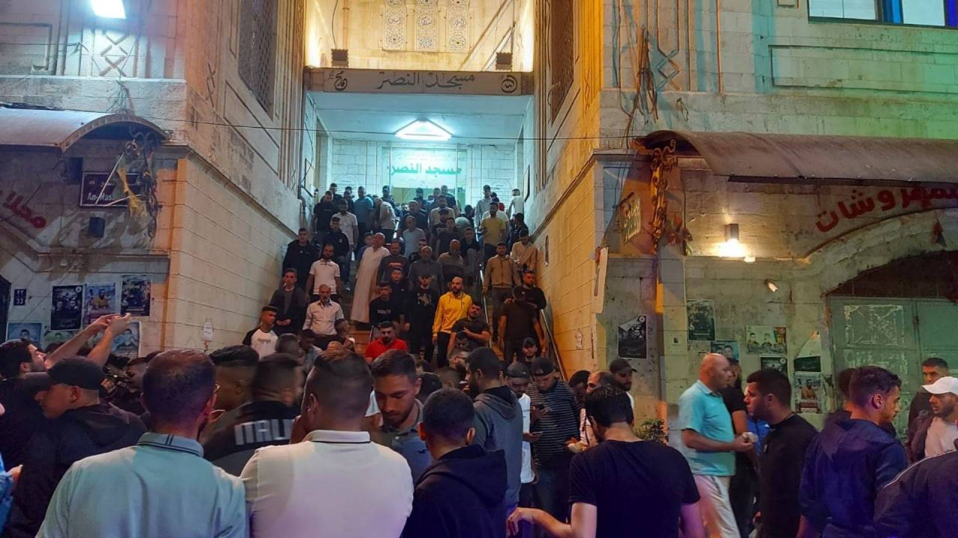 الفلسطينيون يلبون نداء 