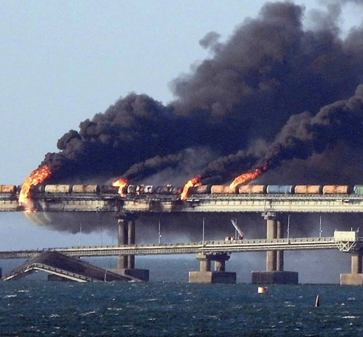 روسيا تكشف هوية مالك الشاحنة التي انفجرت فوق جسر القرم