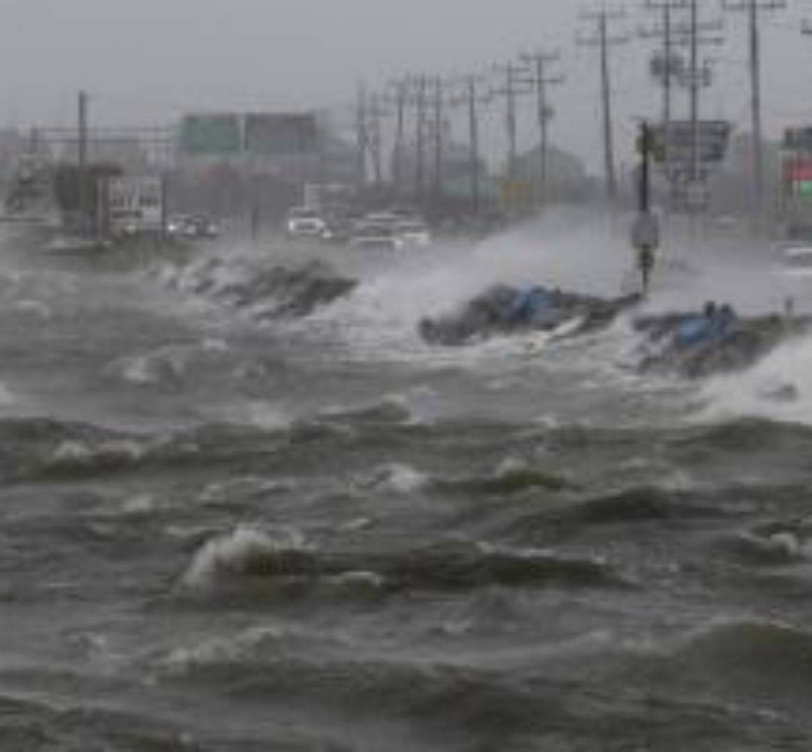 إعصار إيان يفتك في فلوريدا... فيضانات تاريخية وعواصف مميتة