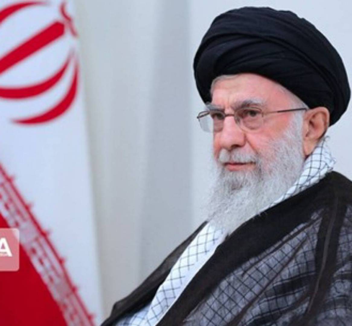 بعد شائعات تدهور وضعه الصحي..الخامنئي يشارك في مراسم عزاء الأربعين الحسيني