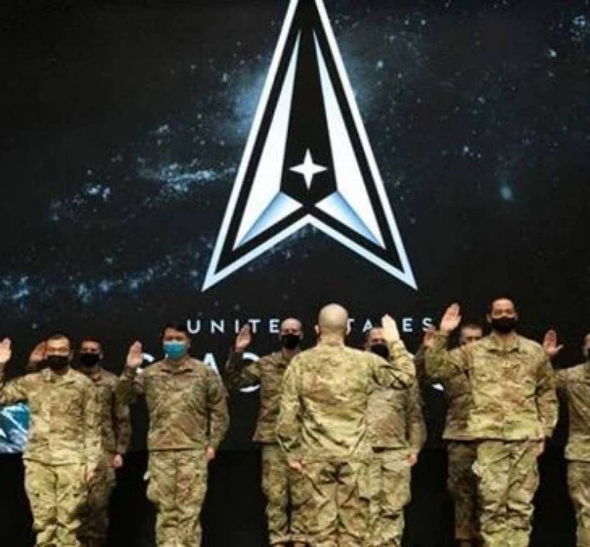 السماوات السوداء.. مناورة أمريكية في الفضاء بأساليب الحرب الإلكترونية