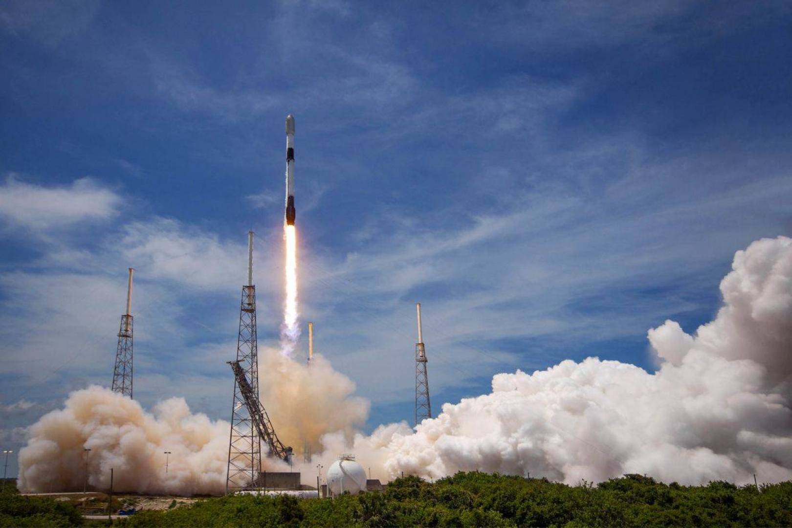 سبيس إكس تنجخ في إطلاق صاروخ SpaceX BlueWalker 3 لأكبر مجموعة اتصالات تجارية