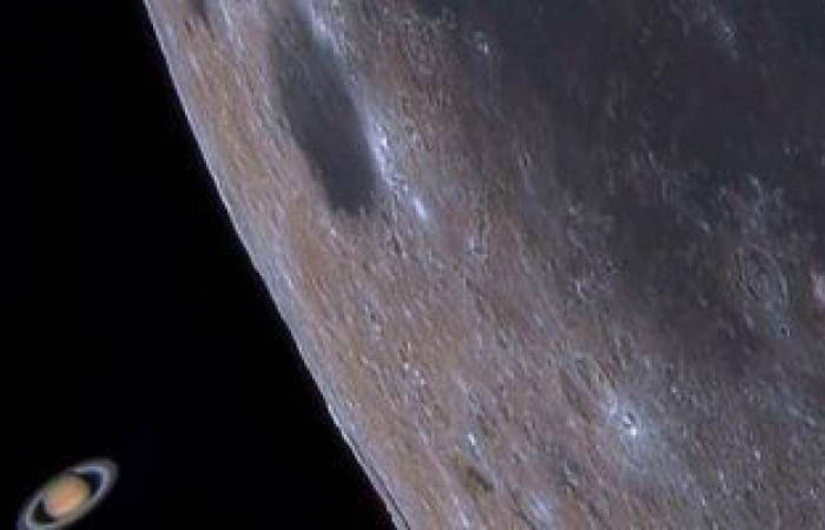 علماء الفلك يكتشفون كميات كبيرة من الفوسفور في المحيط الجليدي لقمر زحل