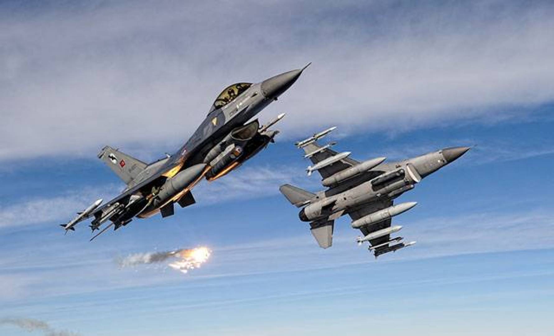 الطائرات الحربية التركية تهاجم مركزا أمريكيا لتدريب الأكراد