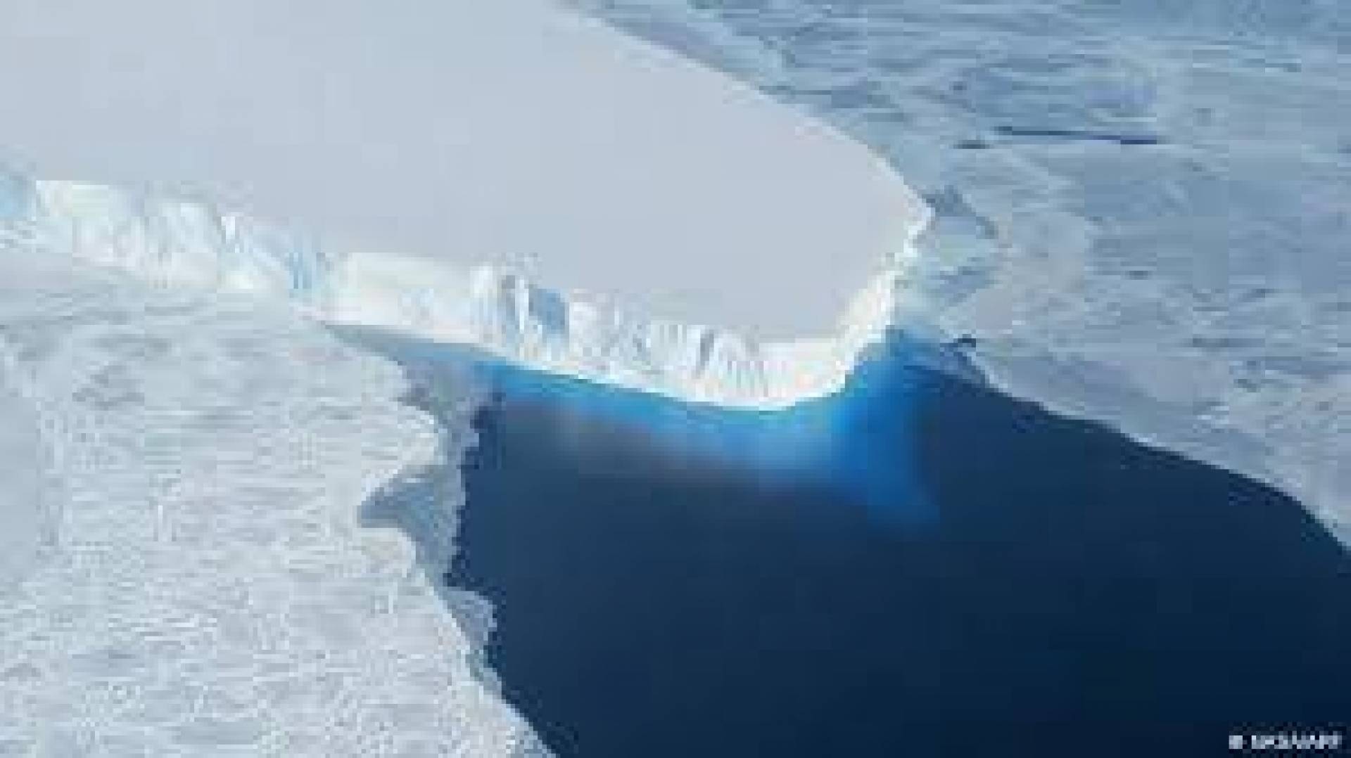 اكتشاف نهر طويل مخفي تحت الغطاء الجليدي في القطب الجنوبي