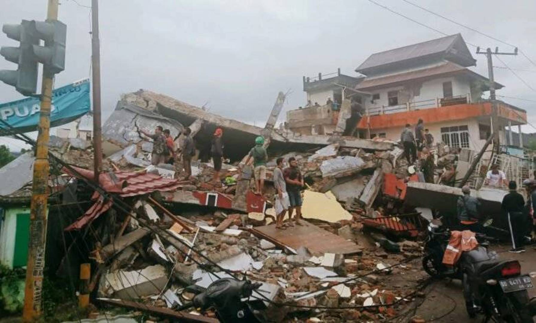 زلزال جاوة في إندونيسيا...ارتفاع عدد الضحايا إلى 162 قتيلا