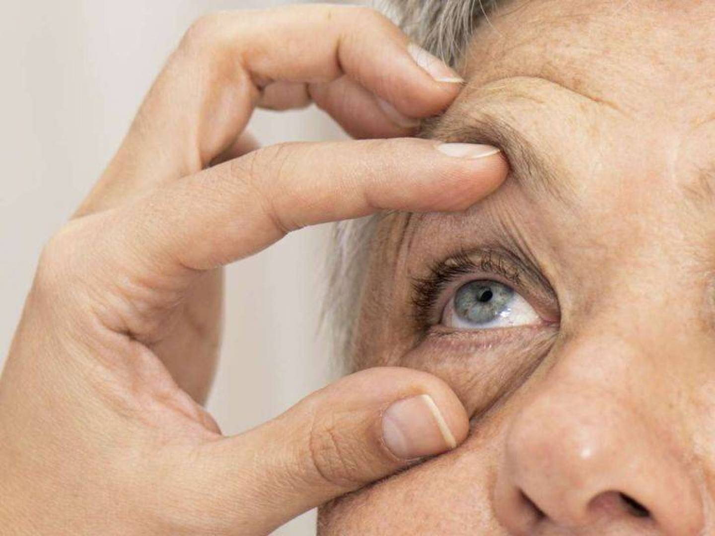 علاج جديد للضمور البقعي المرتبط بالعمر AMD