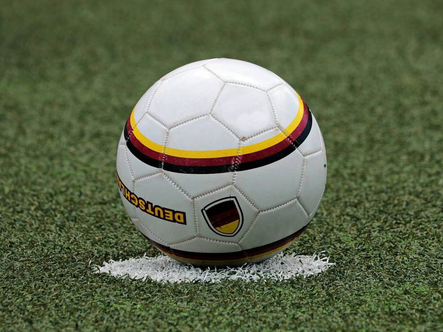 القنوات الناقلة لمباريات اليوم الأربعاء في الملاعب العالمية وموعدها