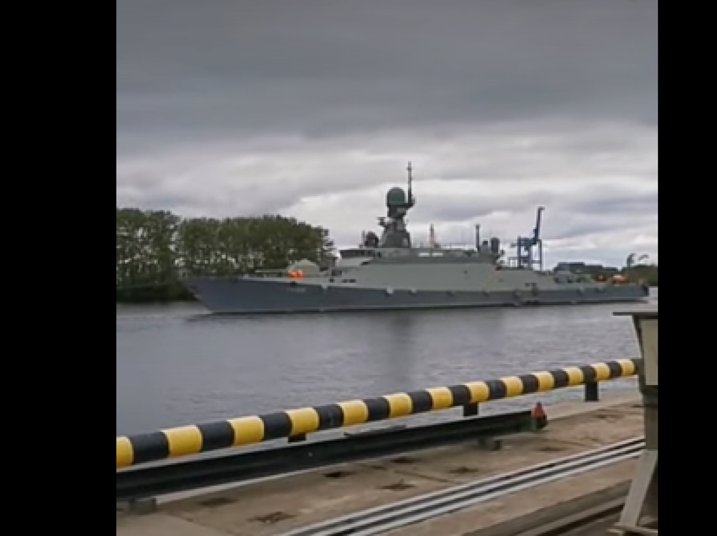بالفيديو اختبار سفينة حربية روسية جديدة مجهزة بصواريخ 