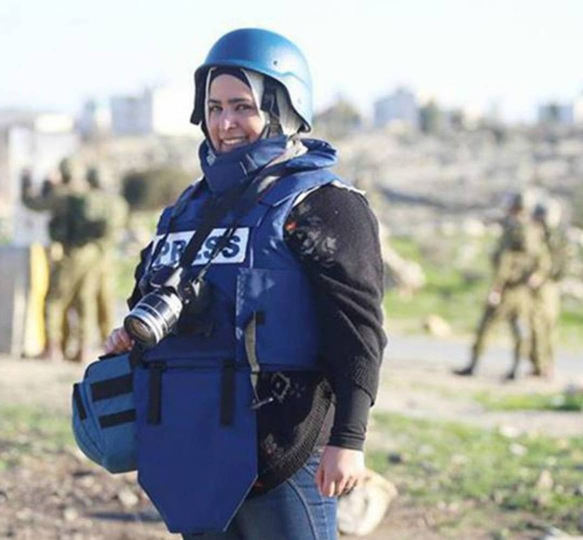 تحت ضغط إسرائيلي..مؤسسة “تومسون رويترز” تسحب جائزة من صحفية فلسطينية