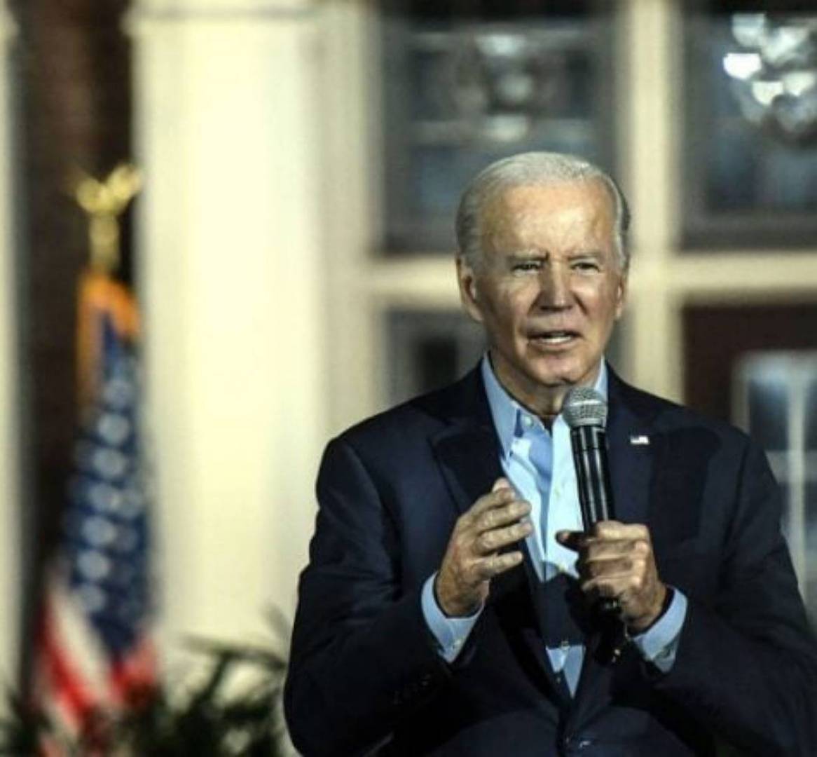 قبل يوم من الإنتخابات النصفية...موقف حديد يحرج بايدن على المسرح