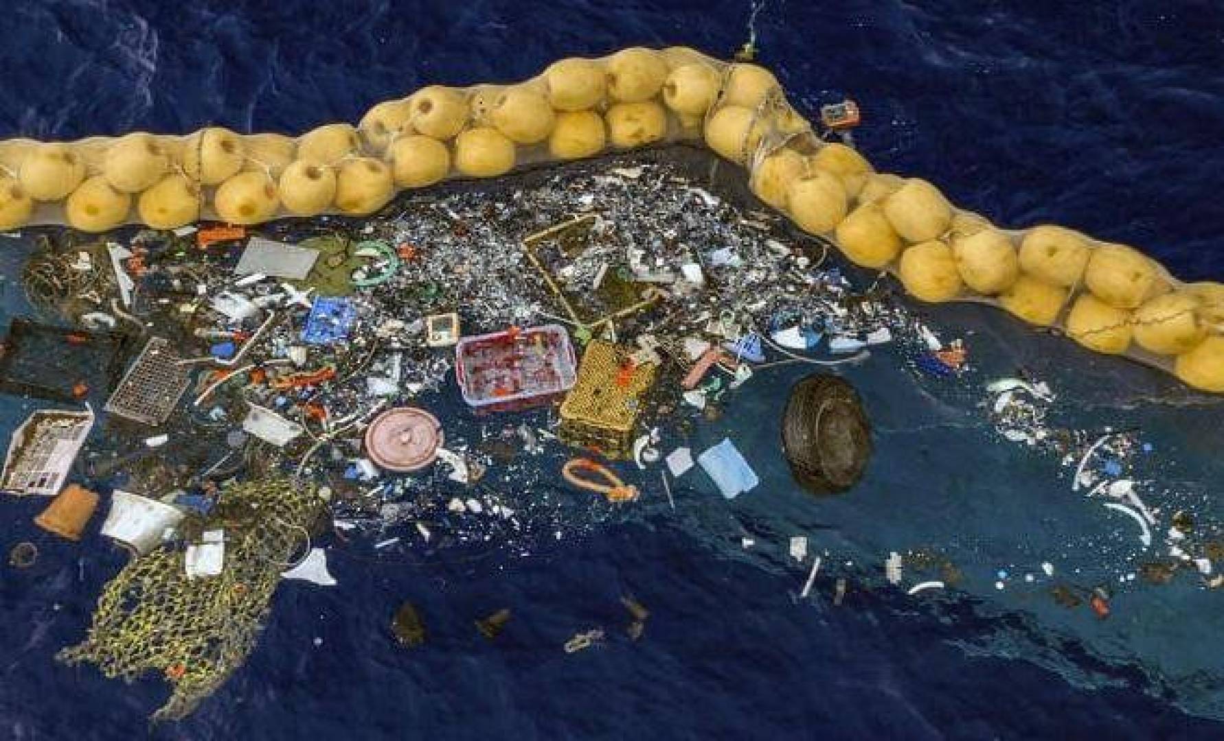 طريقة جديدة لتنظيف رقعة القمامة الكبرى في المحيط الهادىء GPGP من البلاستيك
