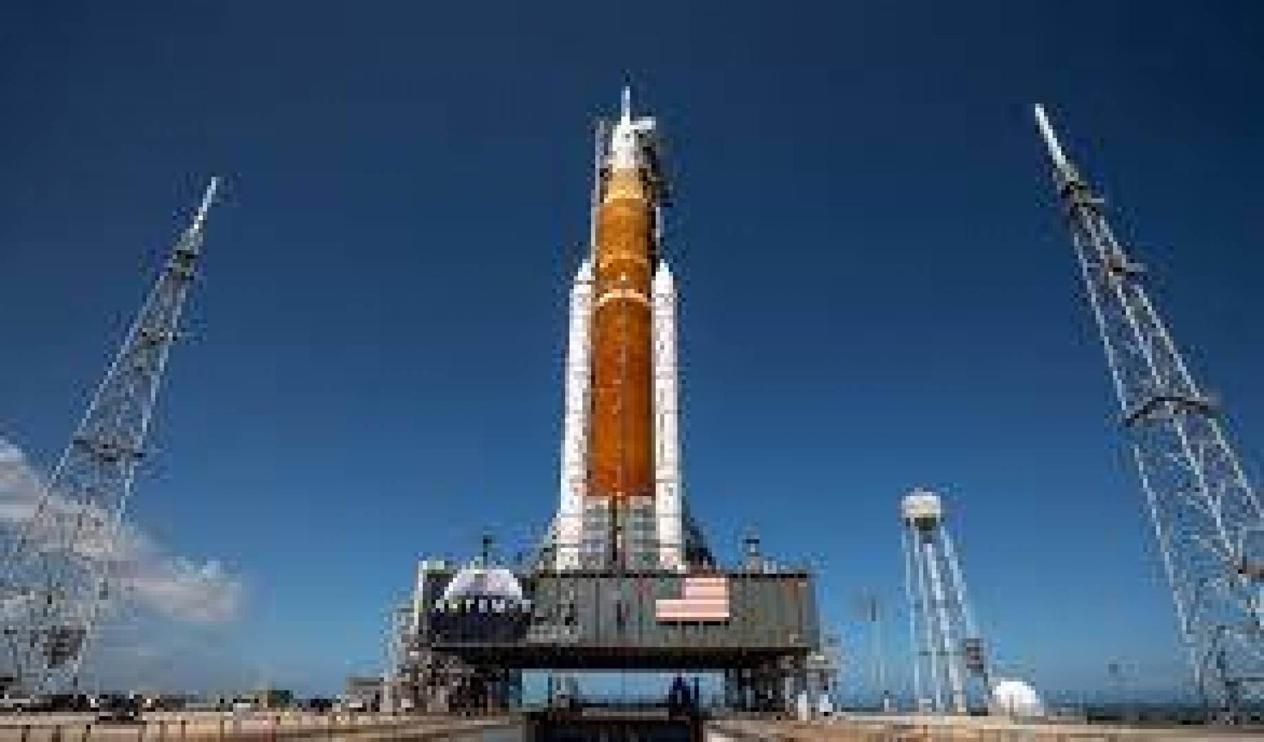 ناسا تحدد موعد إطلاق صاروخها الجديد إلى القمر