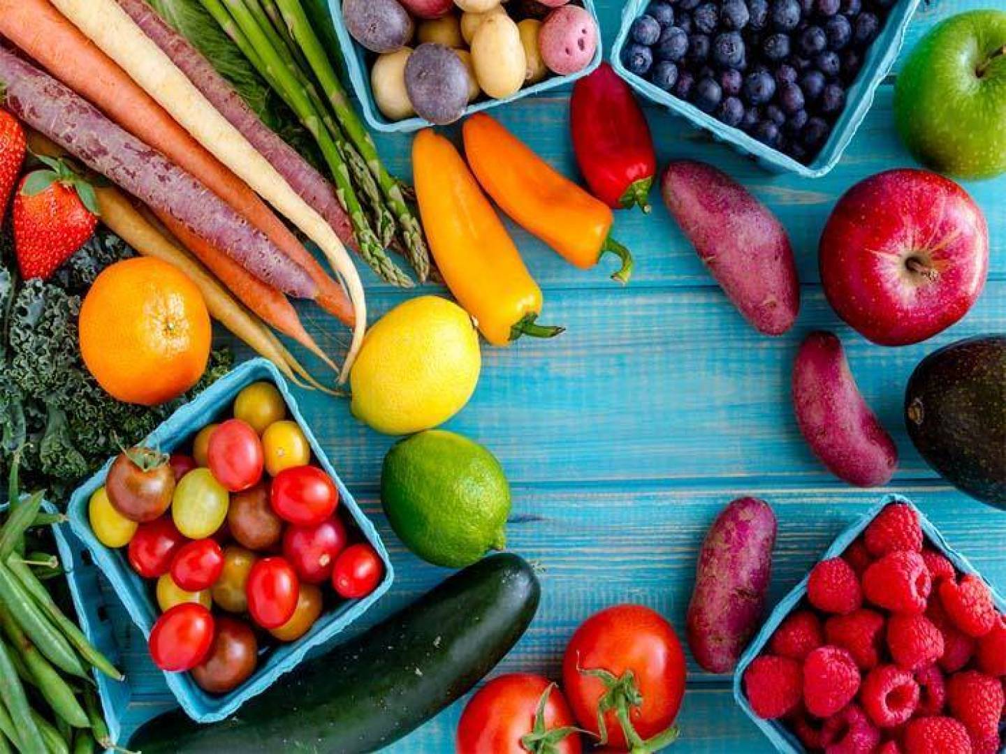 خبراء تغذية يحددون كمية الفاكهة والخضروات التي يحتاجها الجسم يوميا وطريقة تناولها