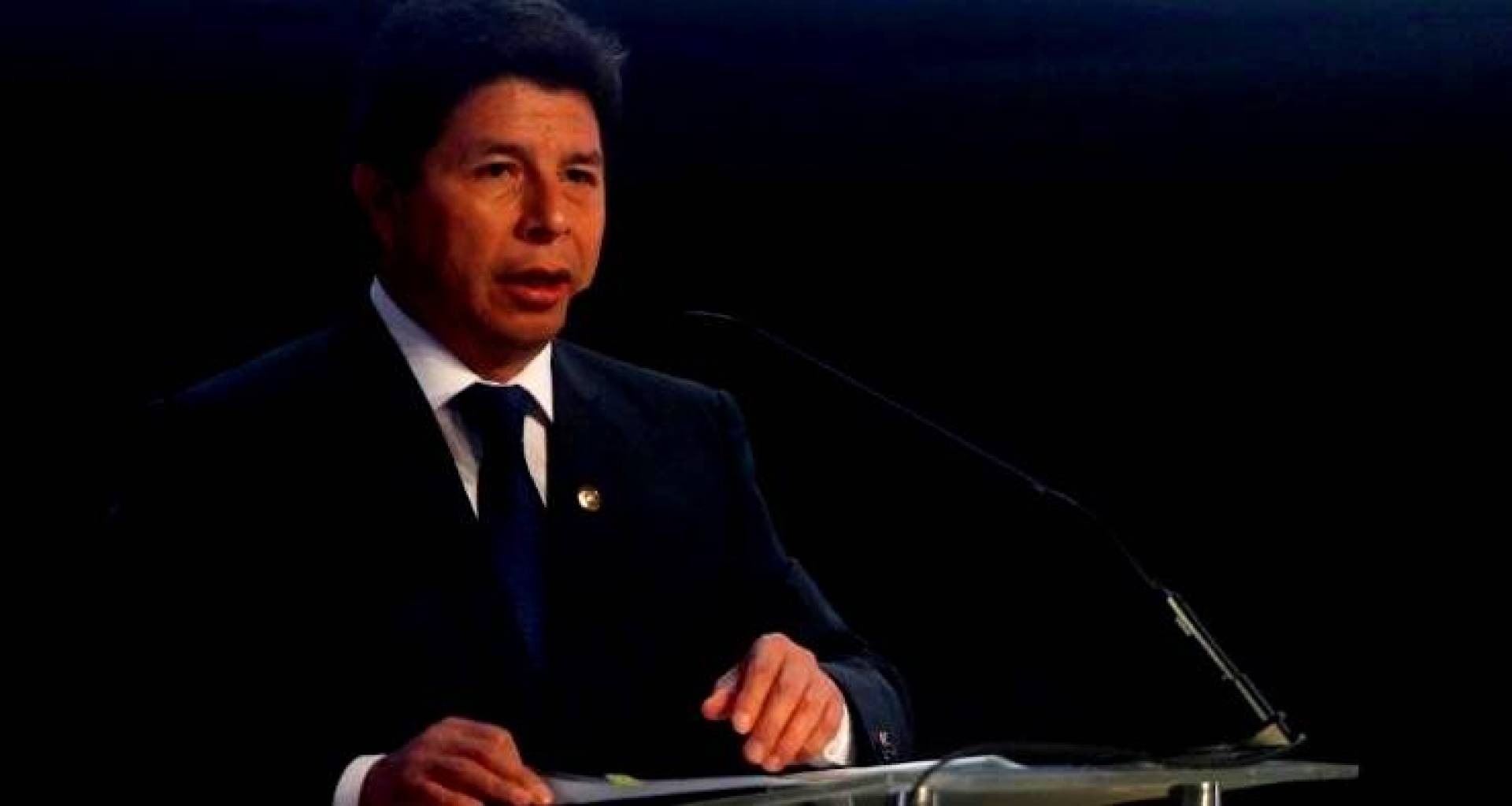 رئيس البيرو المعزول يطلب اللجوء بالمكسيك..