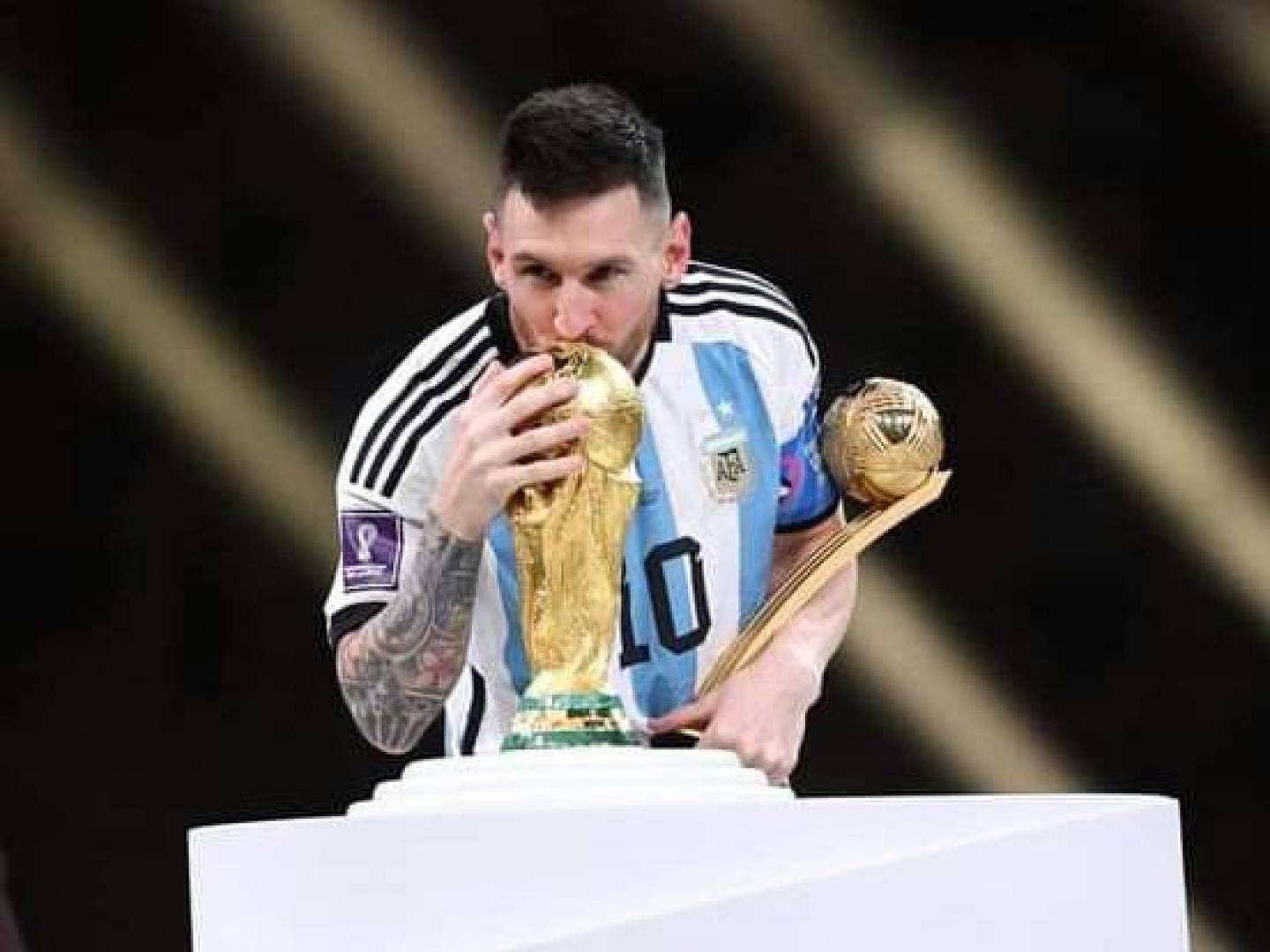 بالفيديو الأسطورة ميسي يقود الأرجنتين للفوز بكأس العالم قطر 2022