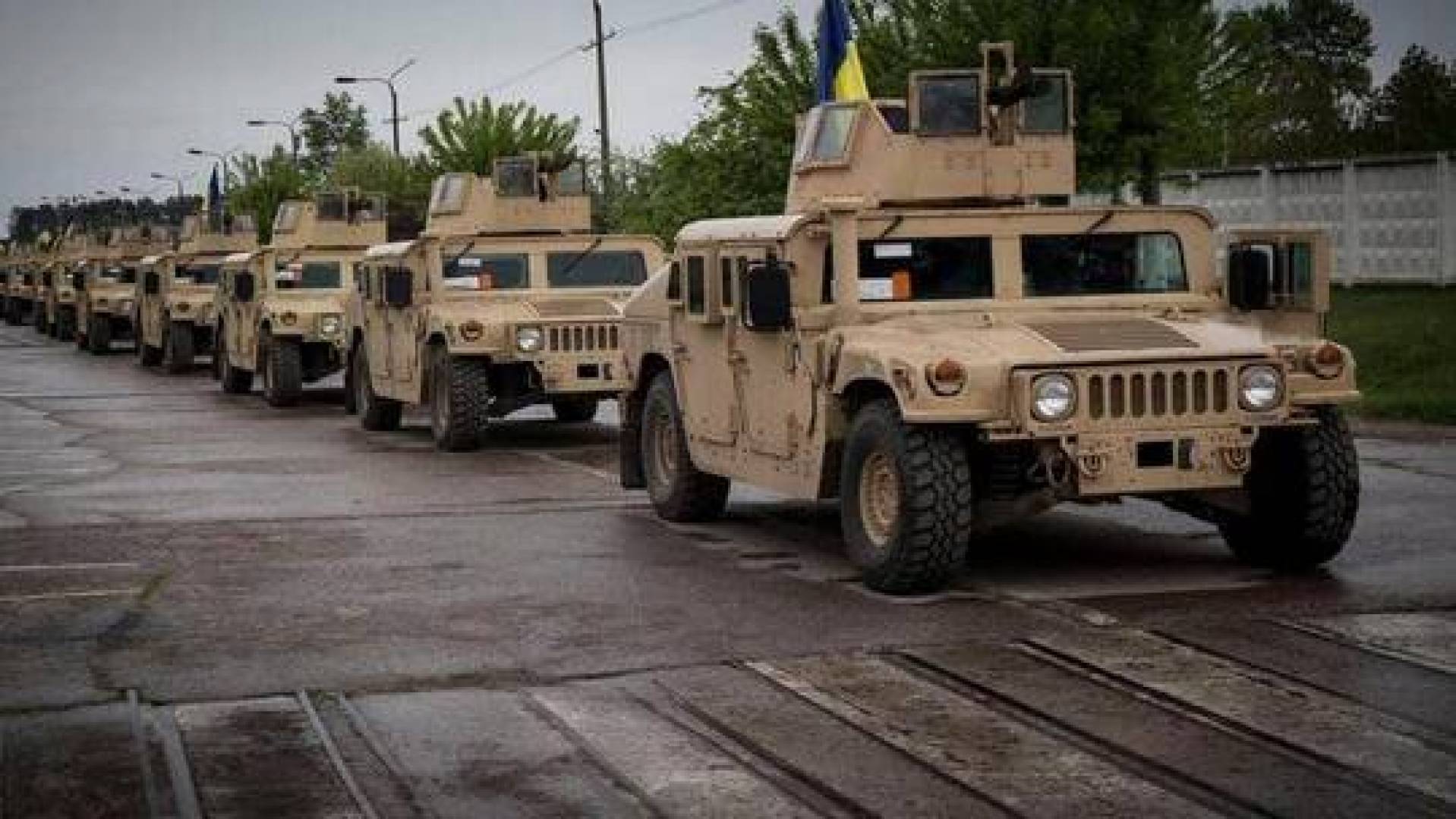 الجيش الأوكراني يحوّل المنصة الرباعية الدفع الأمريكية M1152A1 Humvee إلى راجمة صواريخ