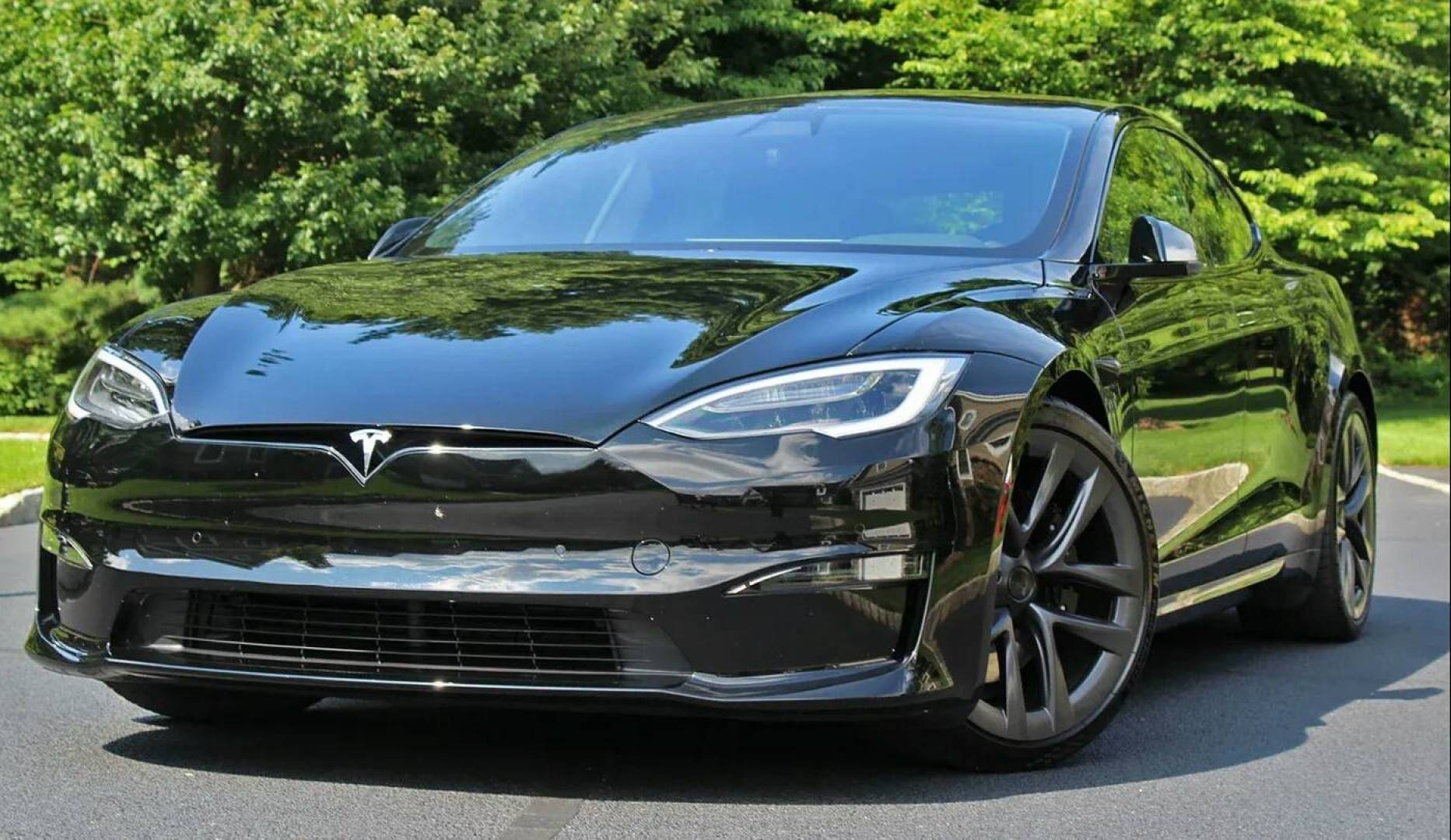 يوتيوبر تكنولوجي شهير يكشف حقيقة مواصفات سيارة Tesla Model S Plaid