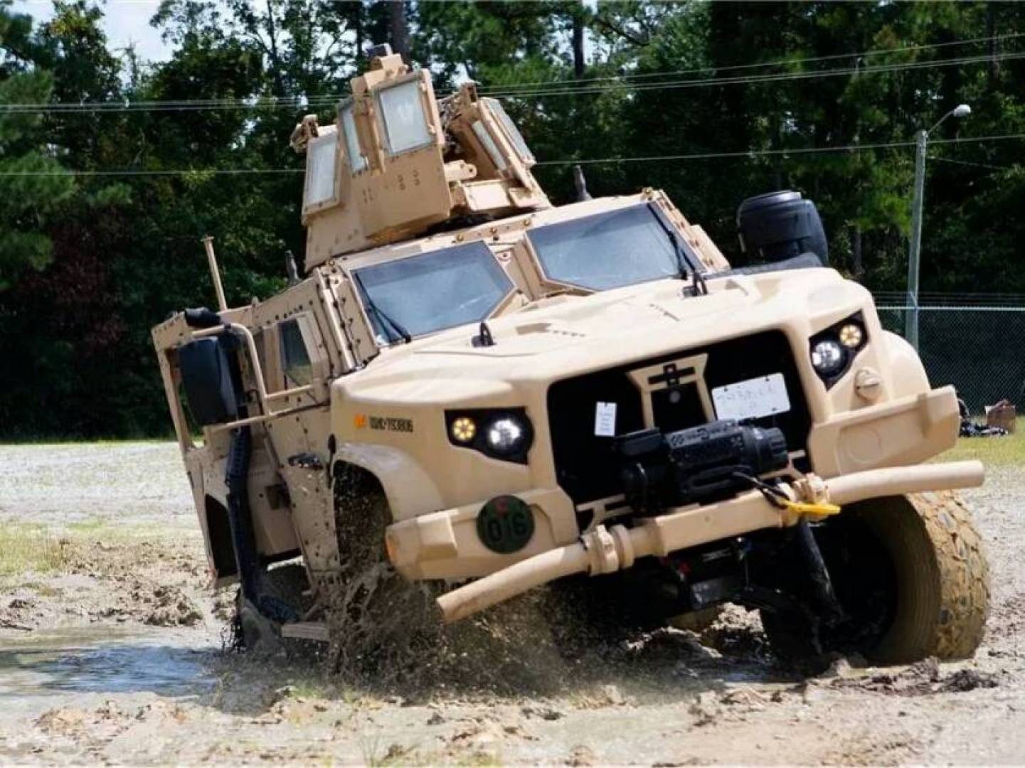 الجيش الأمريكي يتسلح بمركبات JLTV القتالية المدرعة المطورة