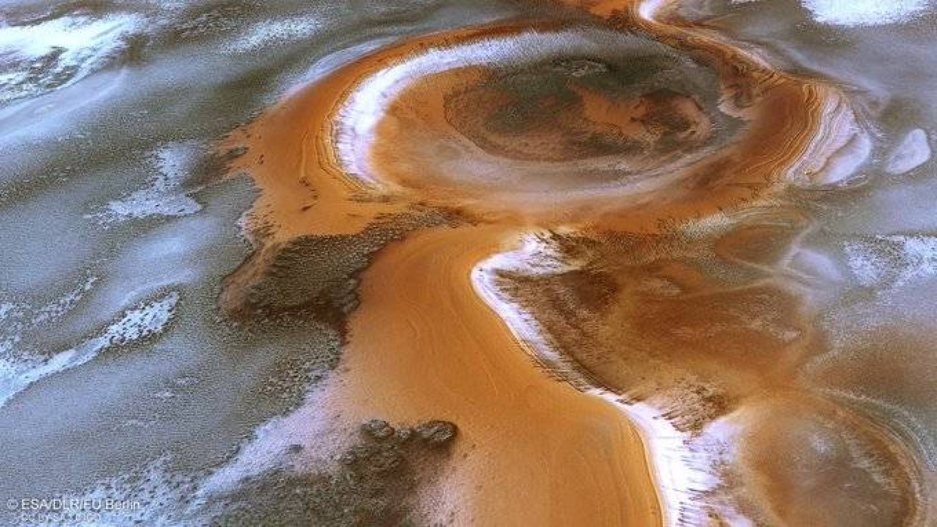 ناسا تنشر صور مناظر طبيعية غريبة لأرض العجائب الشتوية