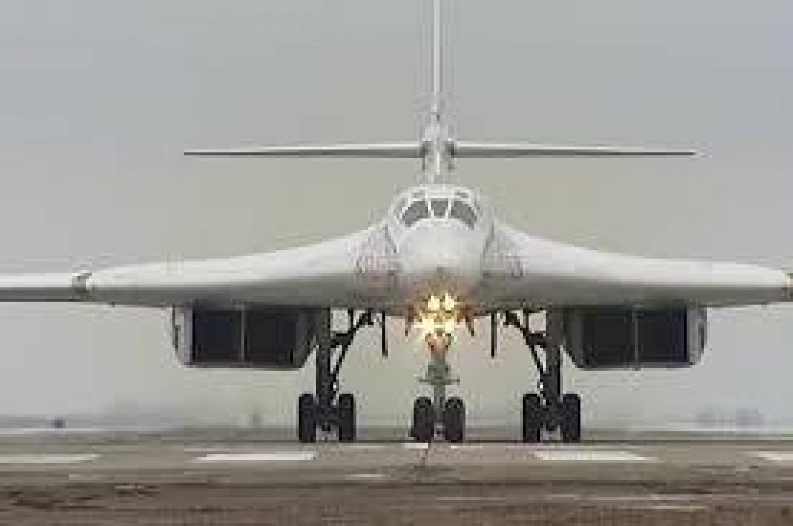 إقلاع أول قاذفة روسية استراتيجية معدّلة من قاذفات Tu-160