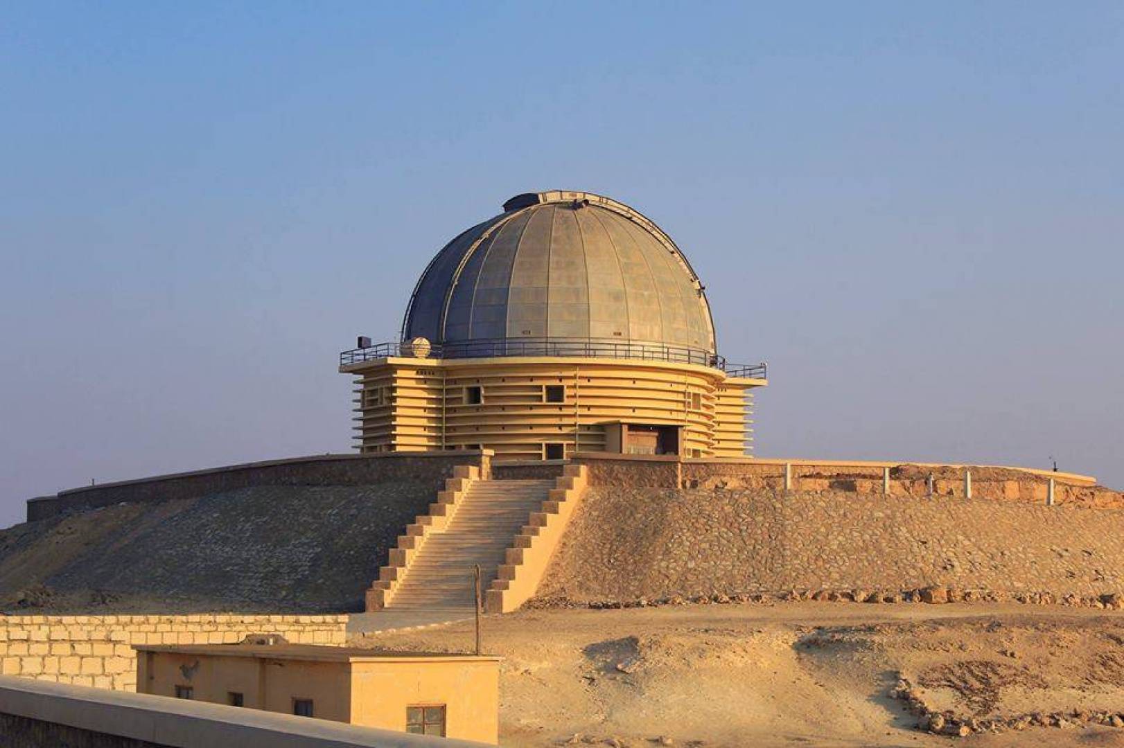مصر تستعد لبناء أكبر تليسكوب فلكي بديلا لمرصد القطامية