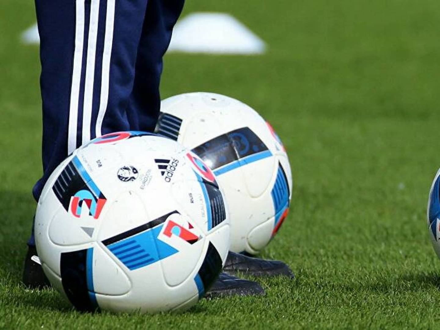 القنوات الناقلة لمباريات اليوم الأثنين في الملاعب الأوروبية والعربية بكرة القدم وموعدها