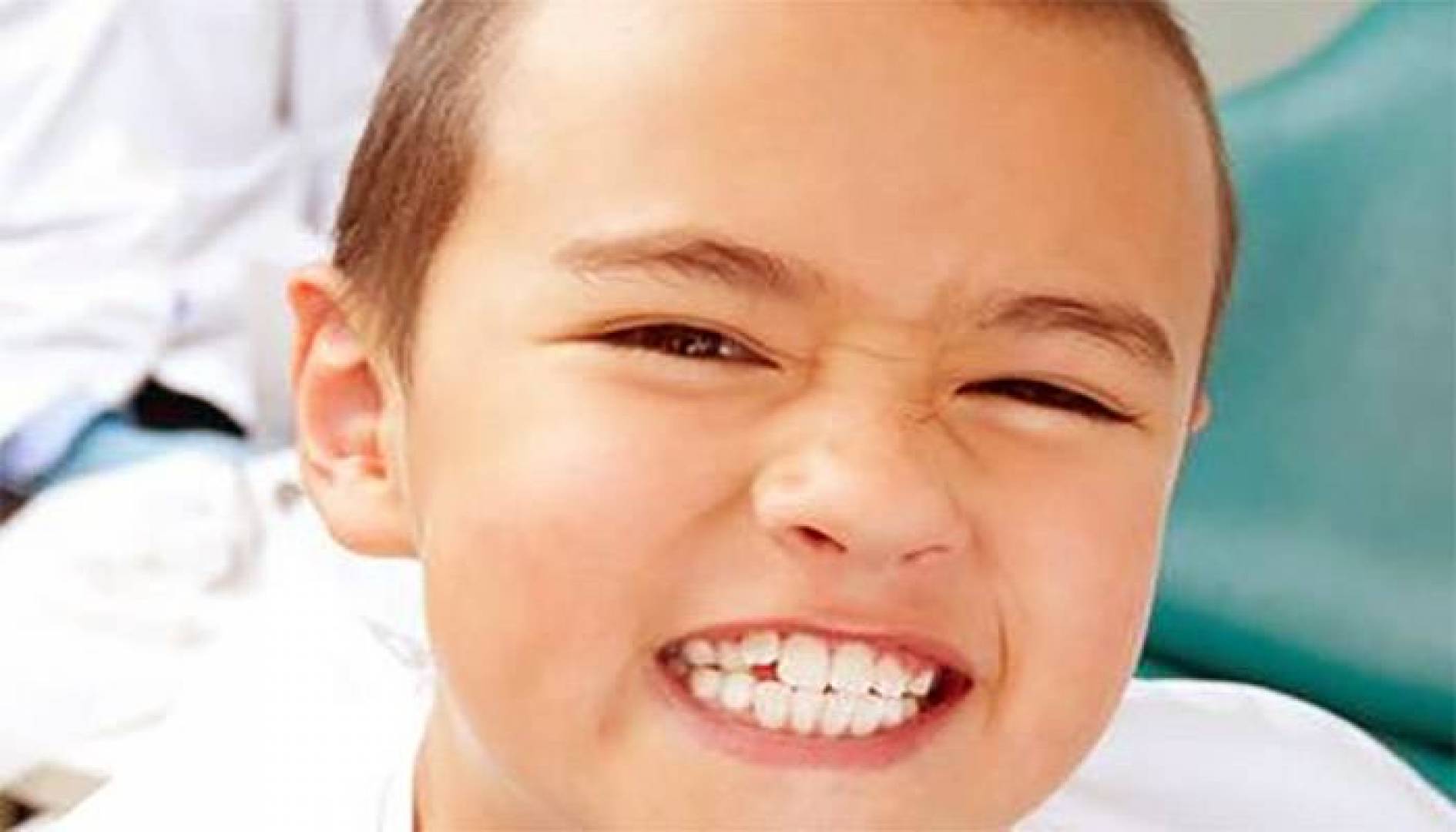 أسباب صرير الأسنان عند الأطفال ومخاطره