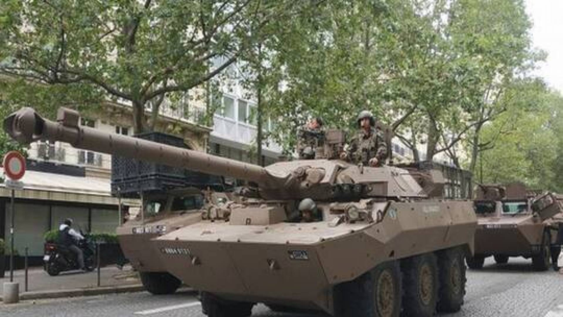 تسليم الجيش الأوكراني دبابات AMX-10RC الفرنسية المدولبة