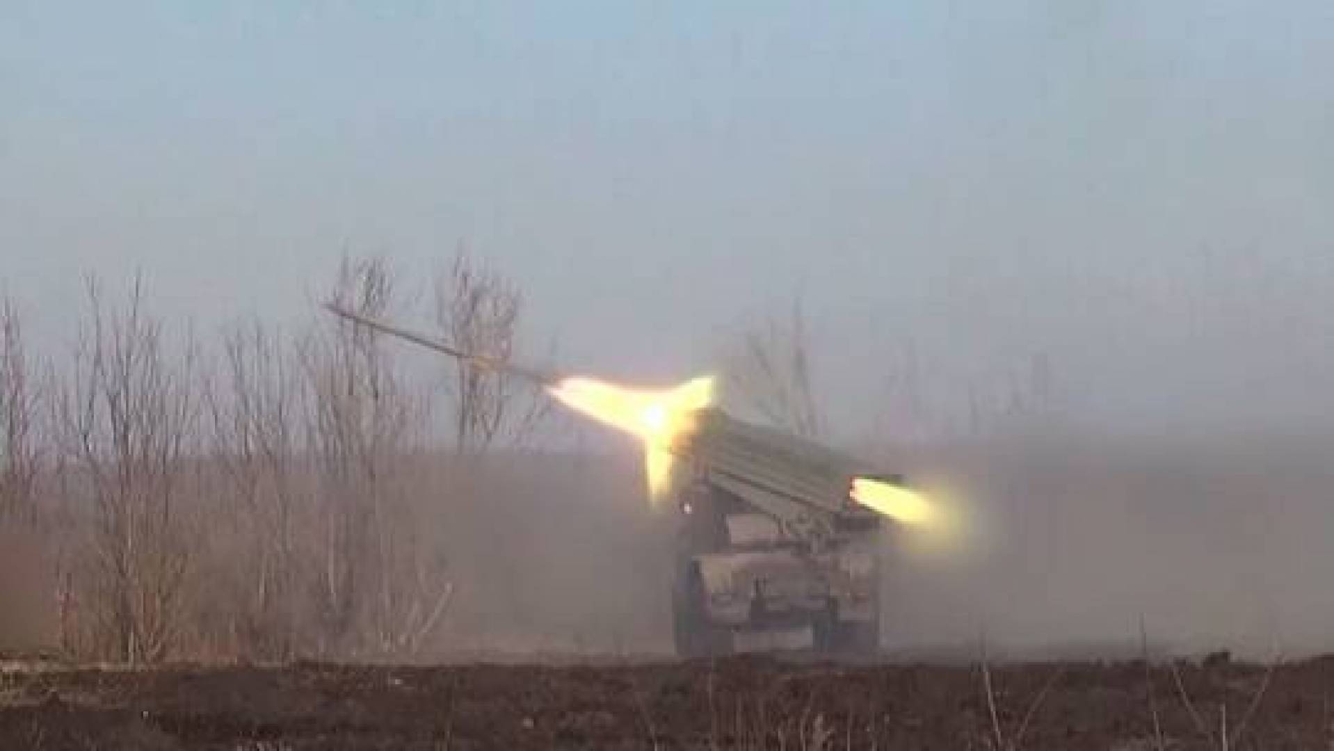 بالفيديو صاروخ نوعي روسي جديد يهبط بمظلة ويصيب هدفه الاوكراني بدقة