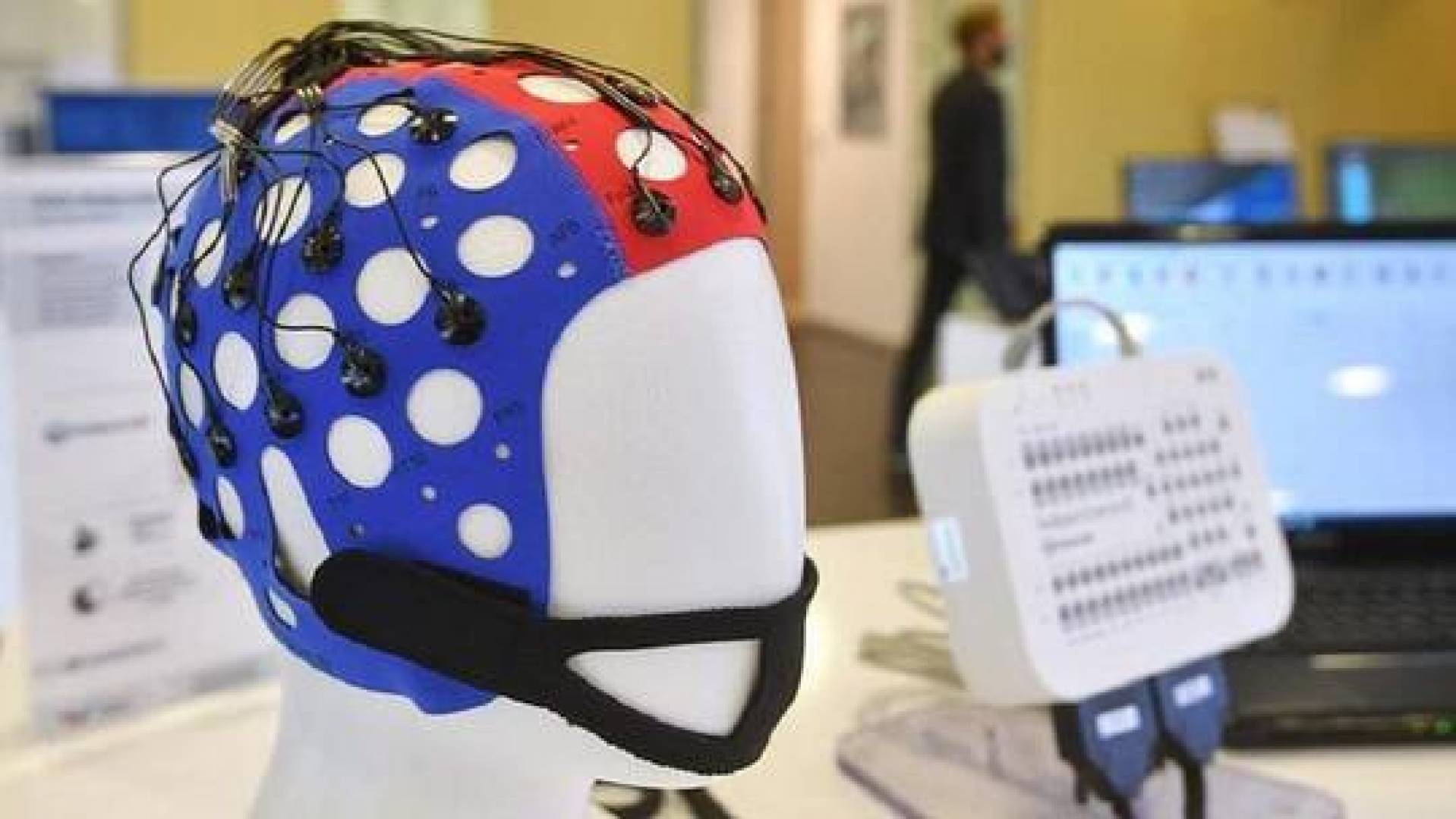ابتكار غطاء رأس ذكي يساعد في علاج أمراض الدماغ وخاصة الزهايمر