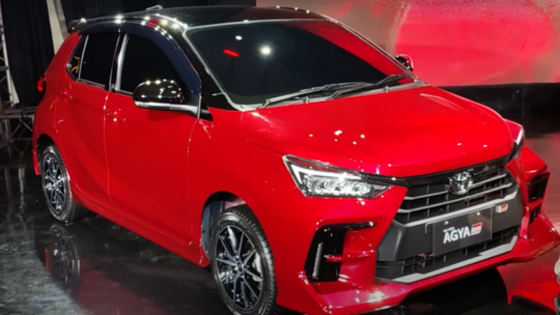 بالفيديو استعراض سيارة AGYA الشبابية الجديدة من تويوتا