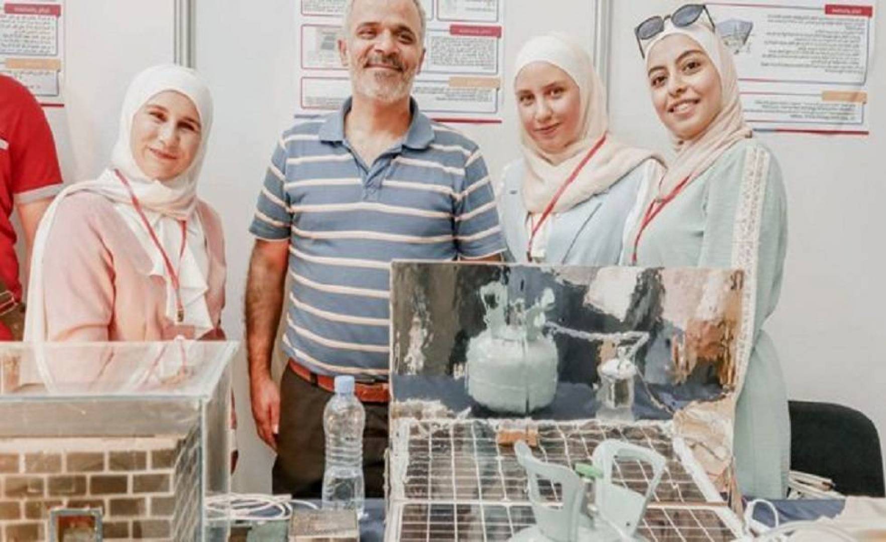 طالبات سوريات يصممن خلية هيدروجينية تعمل بالطاقة الشمسية وتؤمن الغاز والكهرباء