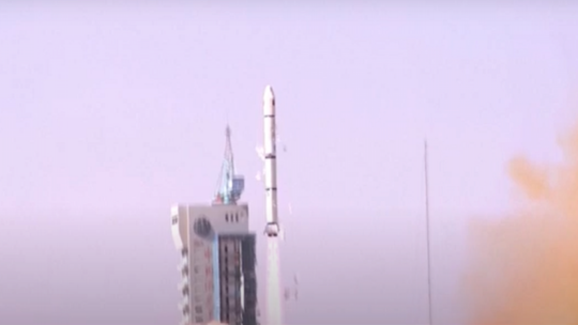 بالفيديو الصين تطلق قمرا داعما للقمر المصري 