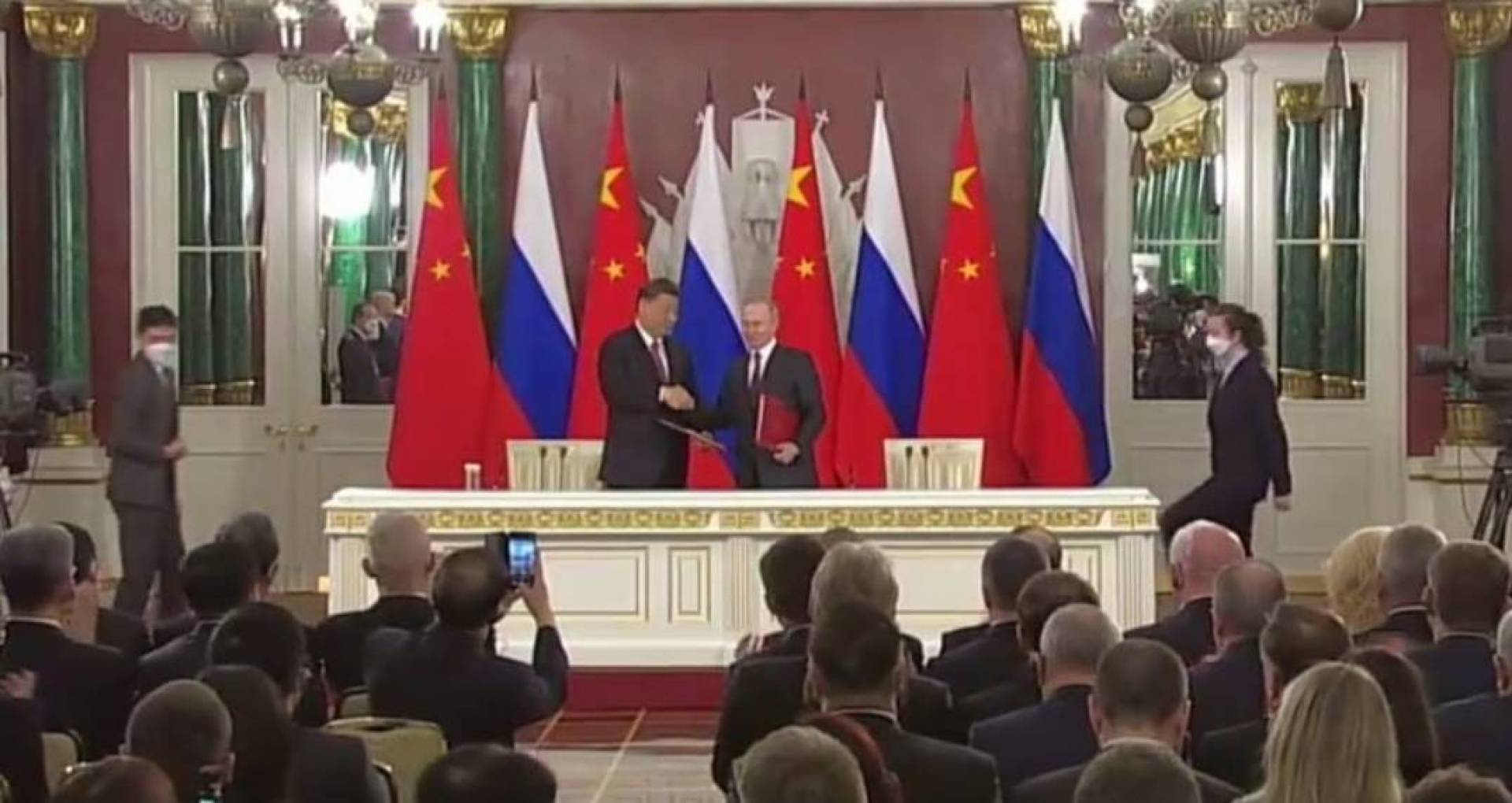الرئيسان الروسي والصيني يوقعان وثيقتين لتعزيز التعاون بين البلدين