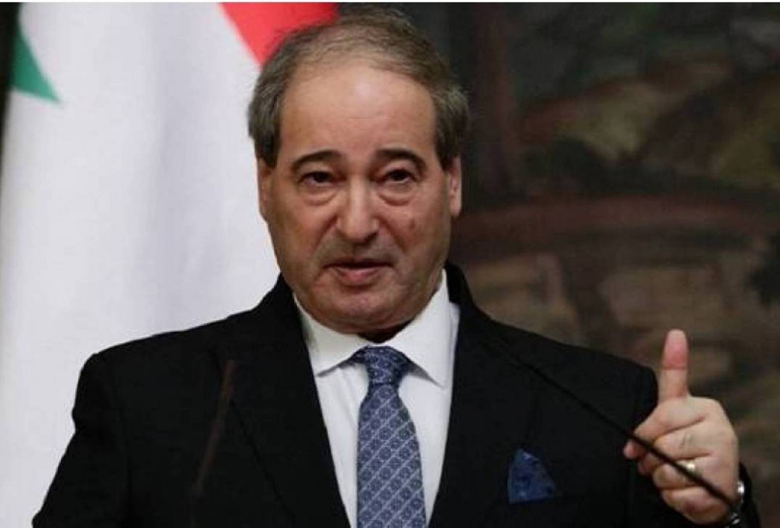 المقداد يعيد للأذهان مسرحية أنبوبة باول التي بررت غزو العراق ليعلن المستهدف الجديد