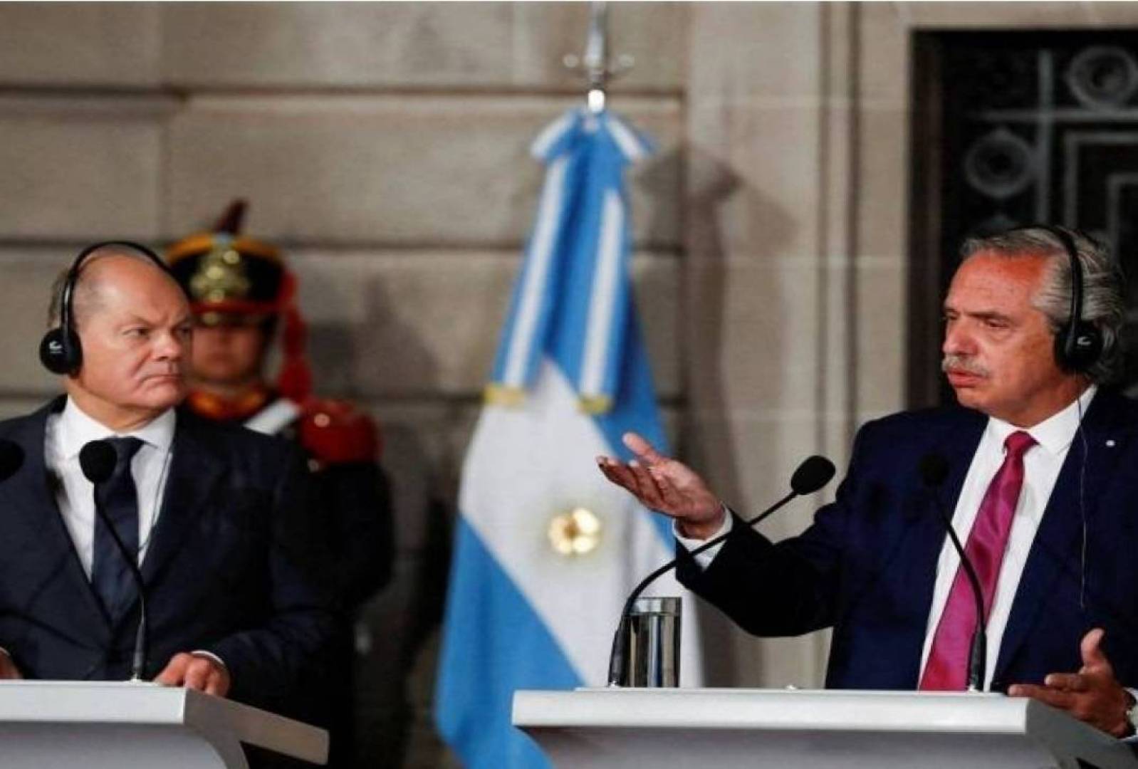 أمام المستشار الألماني.. رئيس الأرجنتين يحسم أمر إرسال أمريكا اللاتينية أسلحة لأوكرانيا
