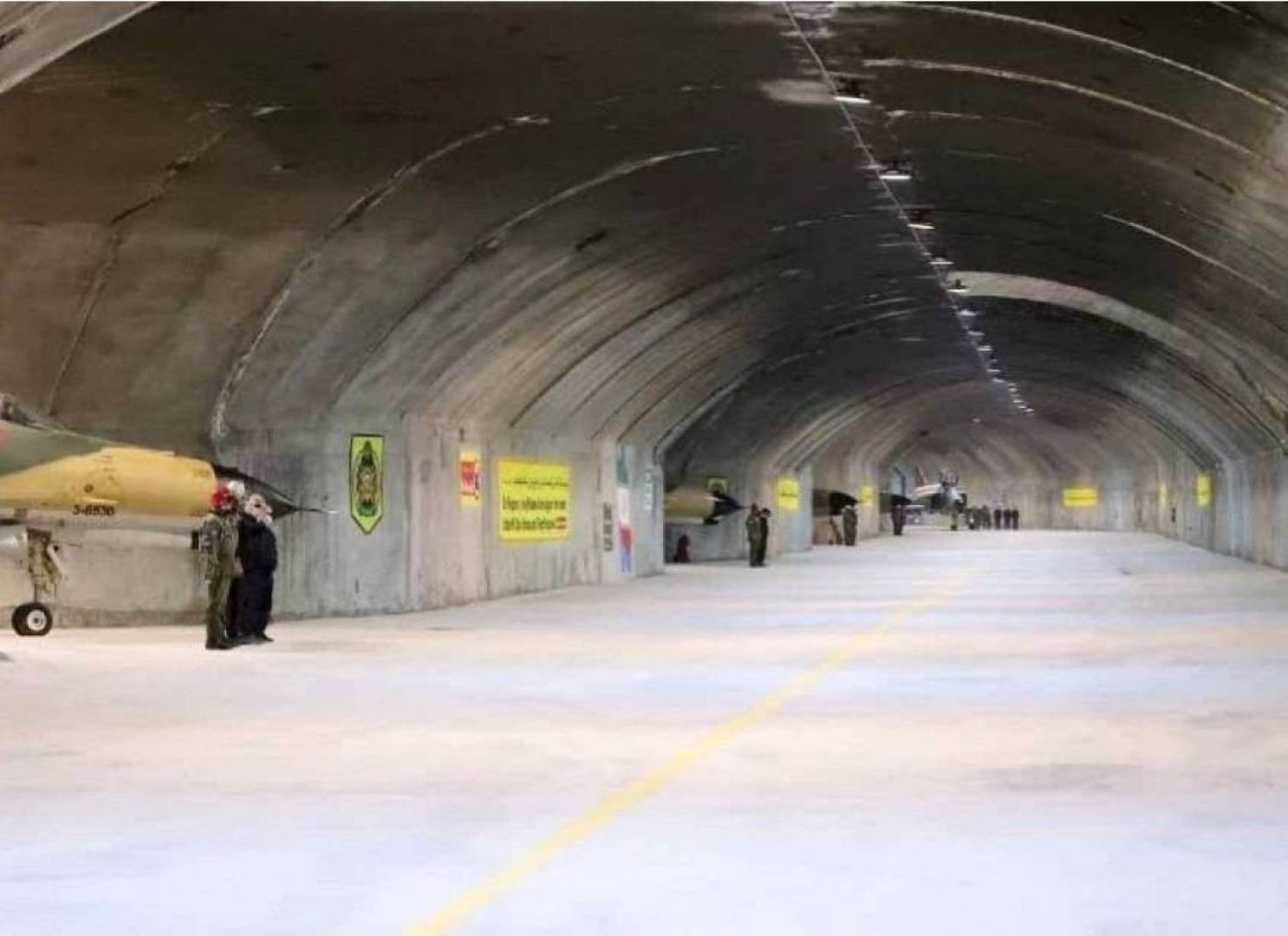 في عمق الجبال.. إيران تكشف عن قاعدة سرية ضخمة لكل أنواع المقاتلات.. صور