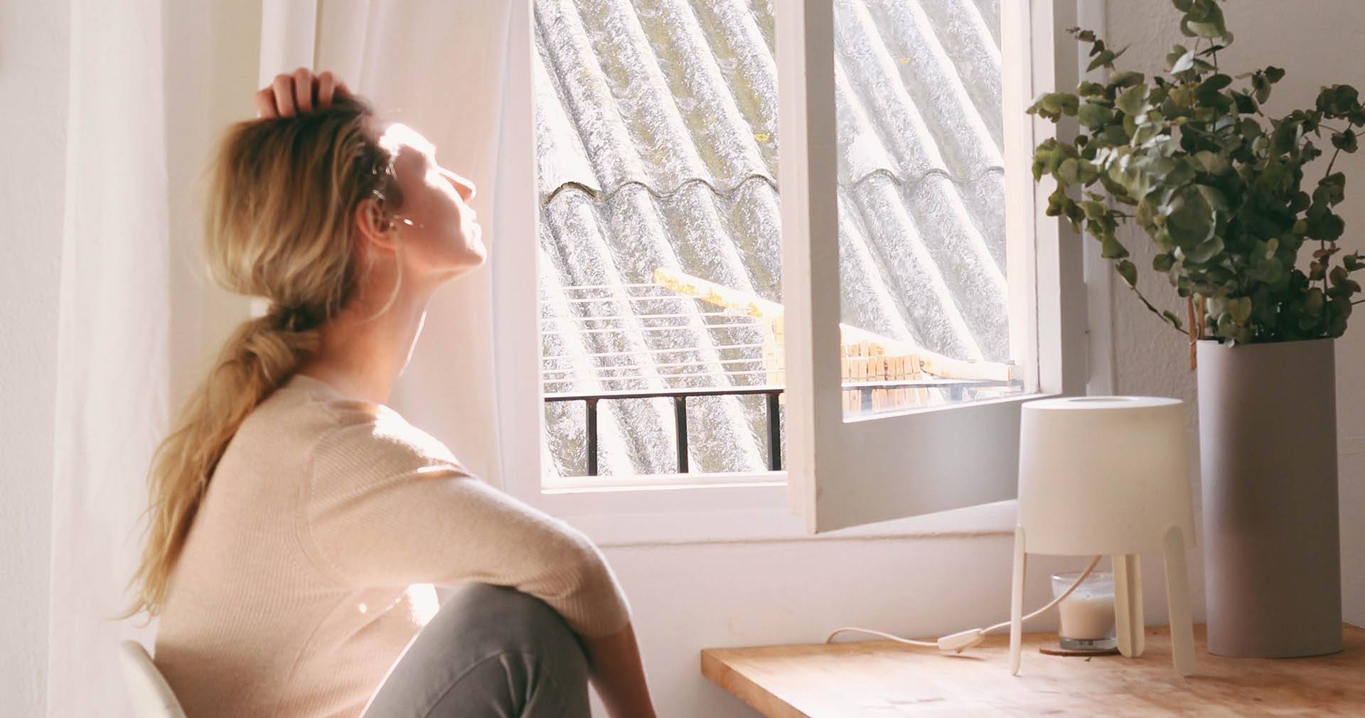 هل زجاج النافذة يمنع الحصول على فيتامين د من ضوء الشمس ؟