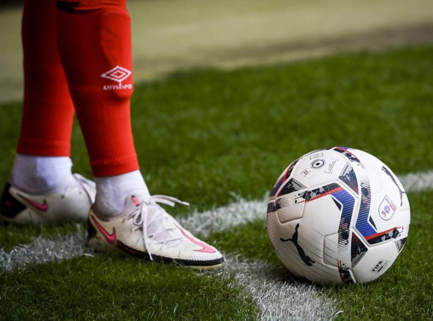 القنوات الناقلة لمباريات اليوم الأحد في الملاعب الأوروبية والعربية وموعدها