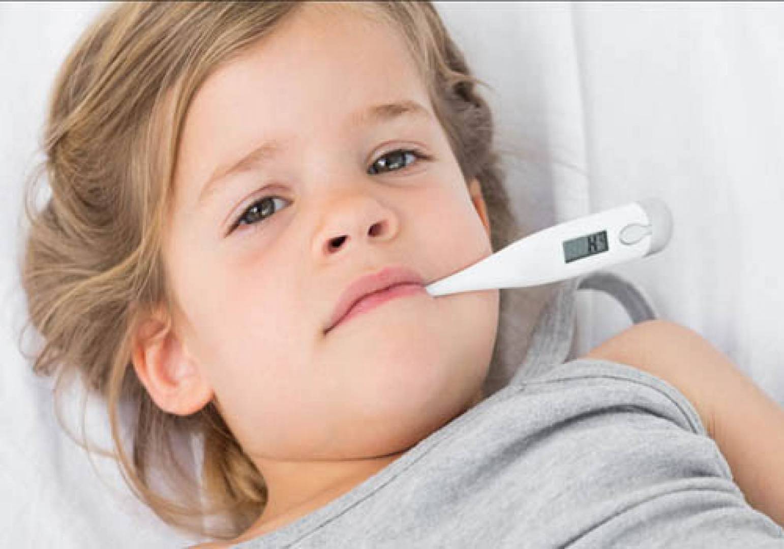 علاج الحمى عند الأطفال منزليا ومتى يجب زيارة الطبيب ؟