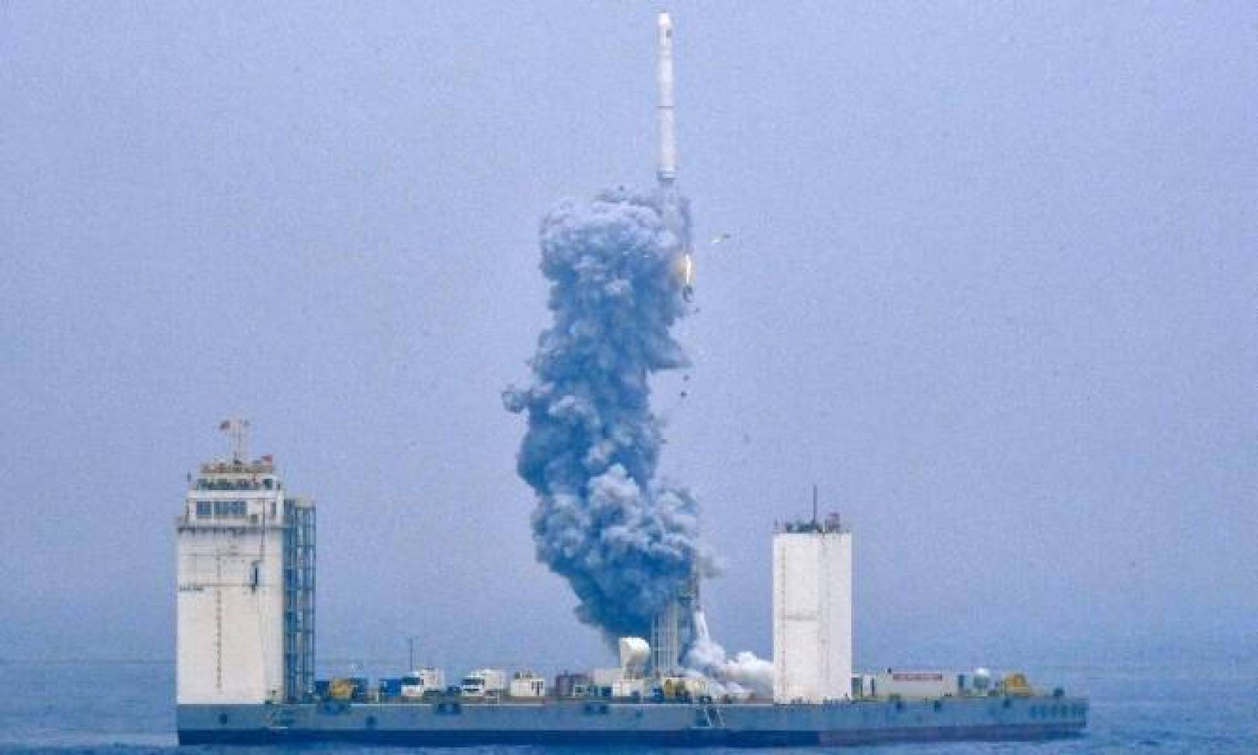إطلاق أول صاروخ فضائي من منصة إطلاق بحرية عائمة في أمريكا