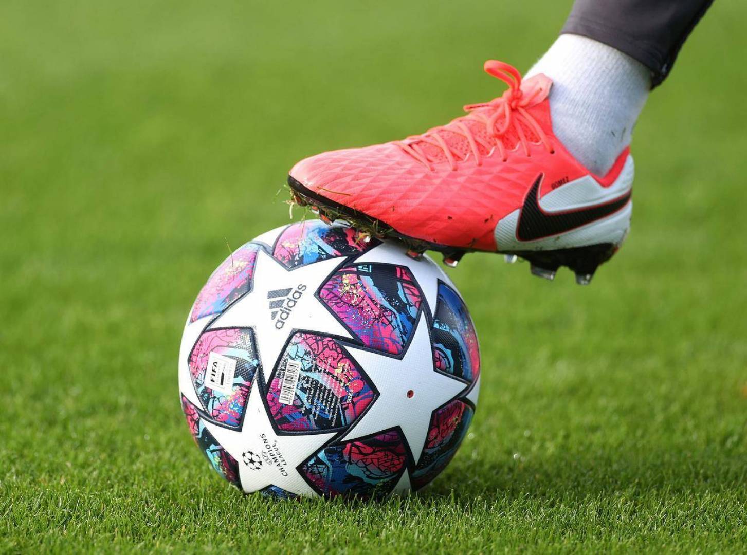 القنوات الناقلة لمباريات اليوم السبت في الملاعب العالمية وموعدها
