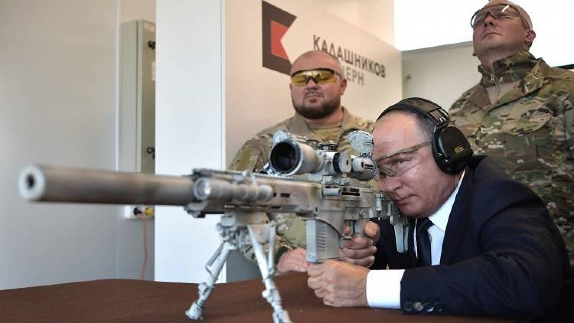 كل ما تريد معرفته عن بندقية القنص الشبحية 