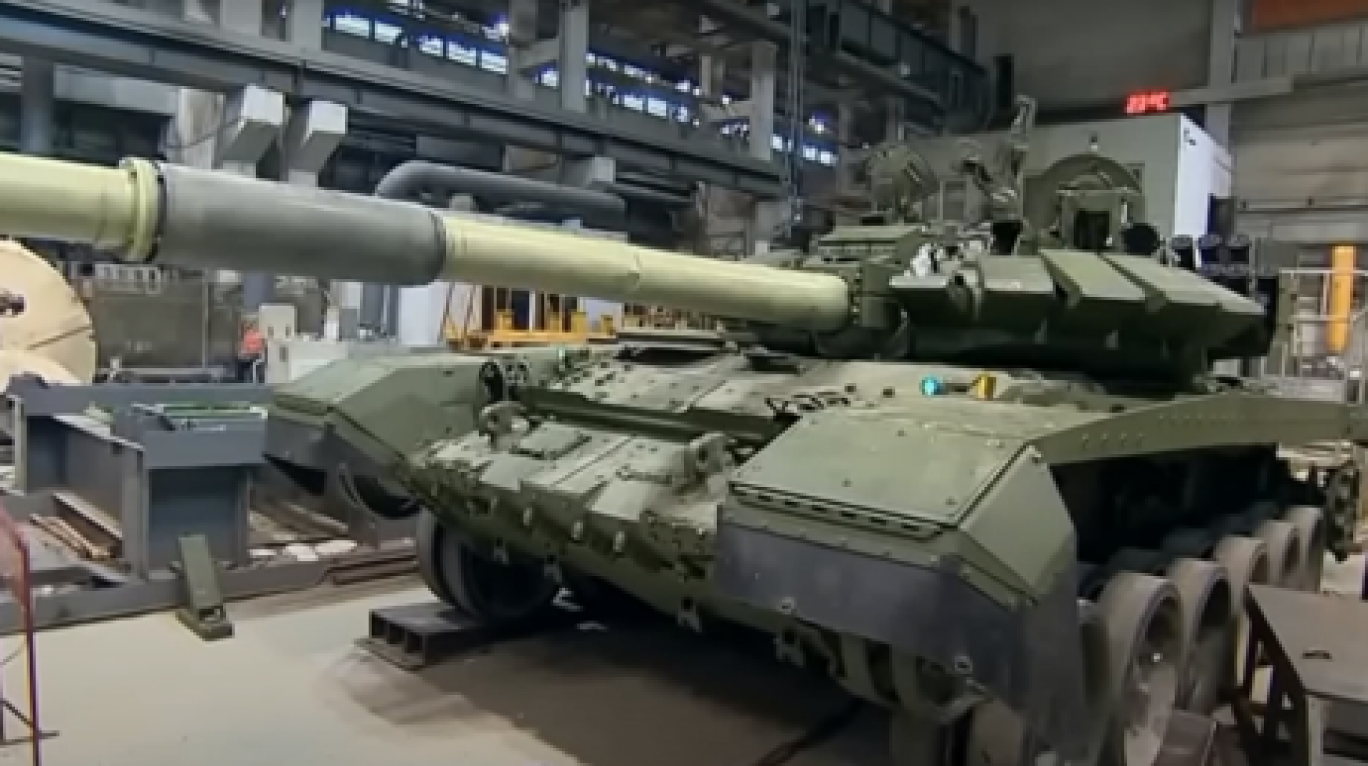 بالفيديو روسيا تحول دبابات T-72B الشهيرة إلى الفئة 