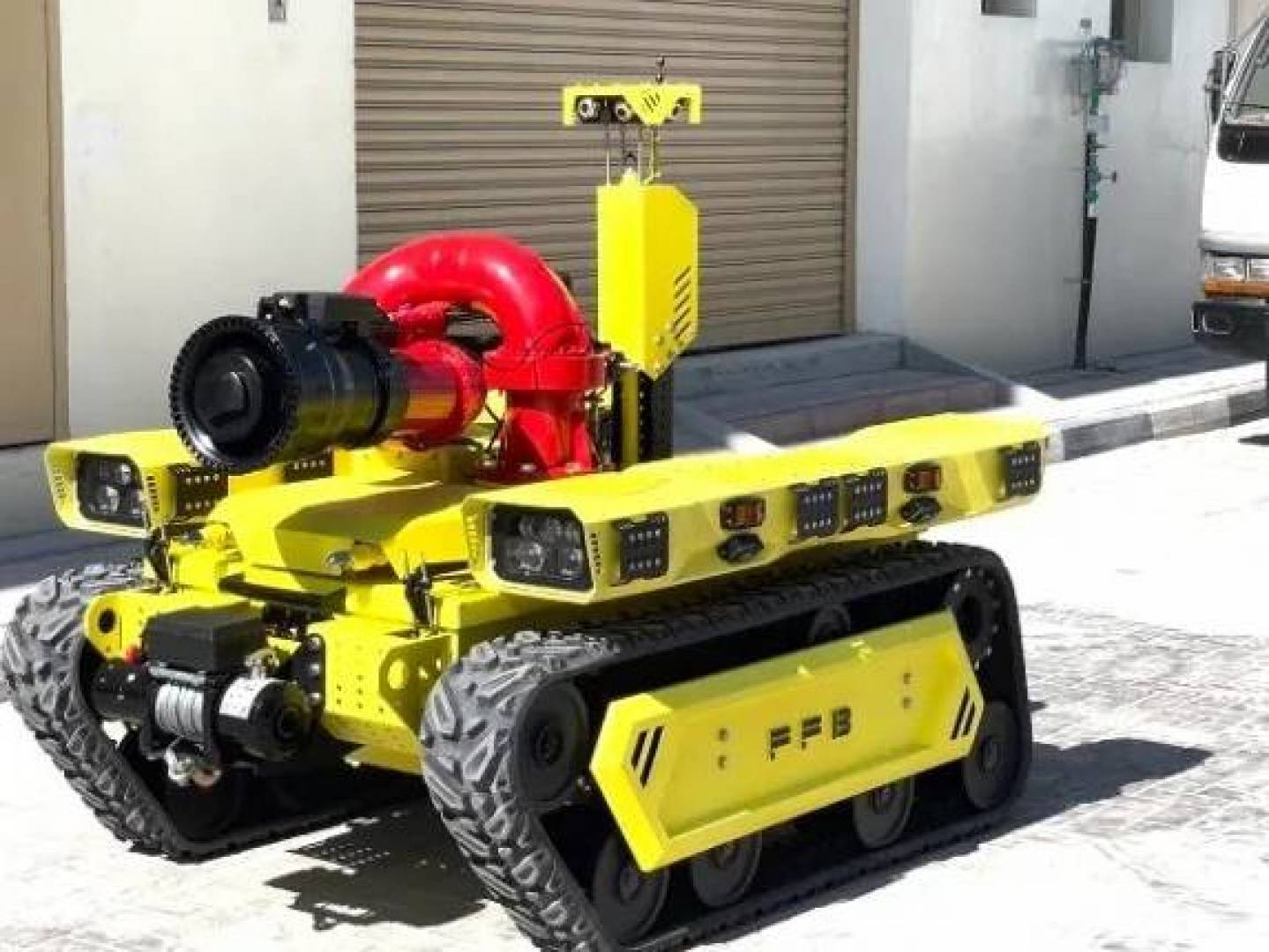 الإمارات تبتكر أول روبوت محلي الصنع لإطفاء الحرائق