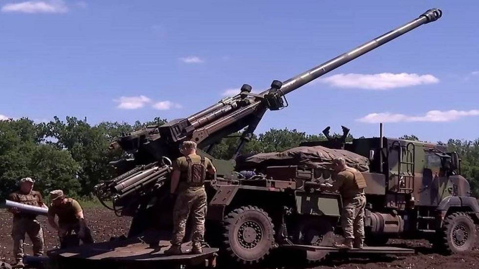 بالفيديو الجيش الروسي يتسلم أحدث مدفع ذاتي الحركة